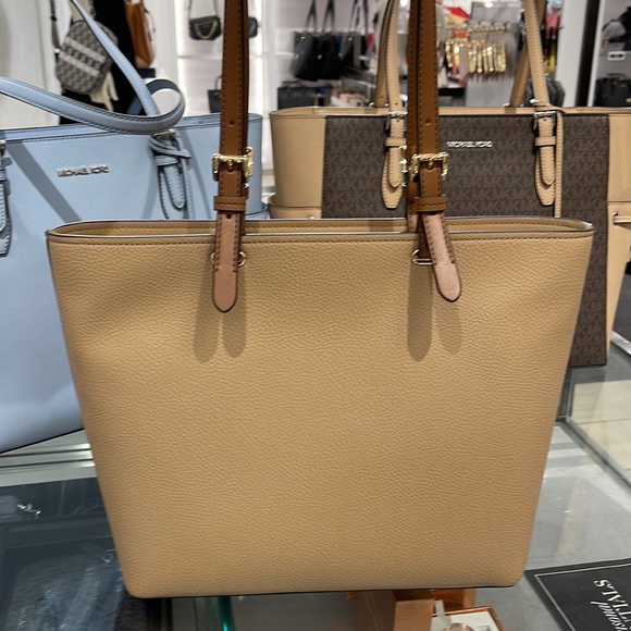 MICHAEL KORS JET SET TRAVEL MEDIUM DOUBLE POCKET TOTE NON-LEATHER VEGAN 
CAMEL - Picture 5 of 16